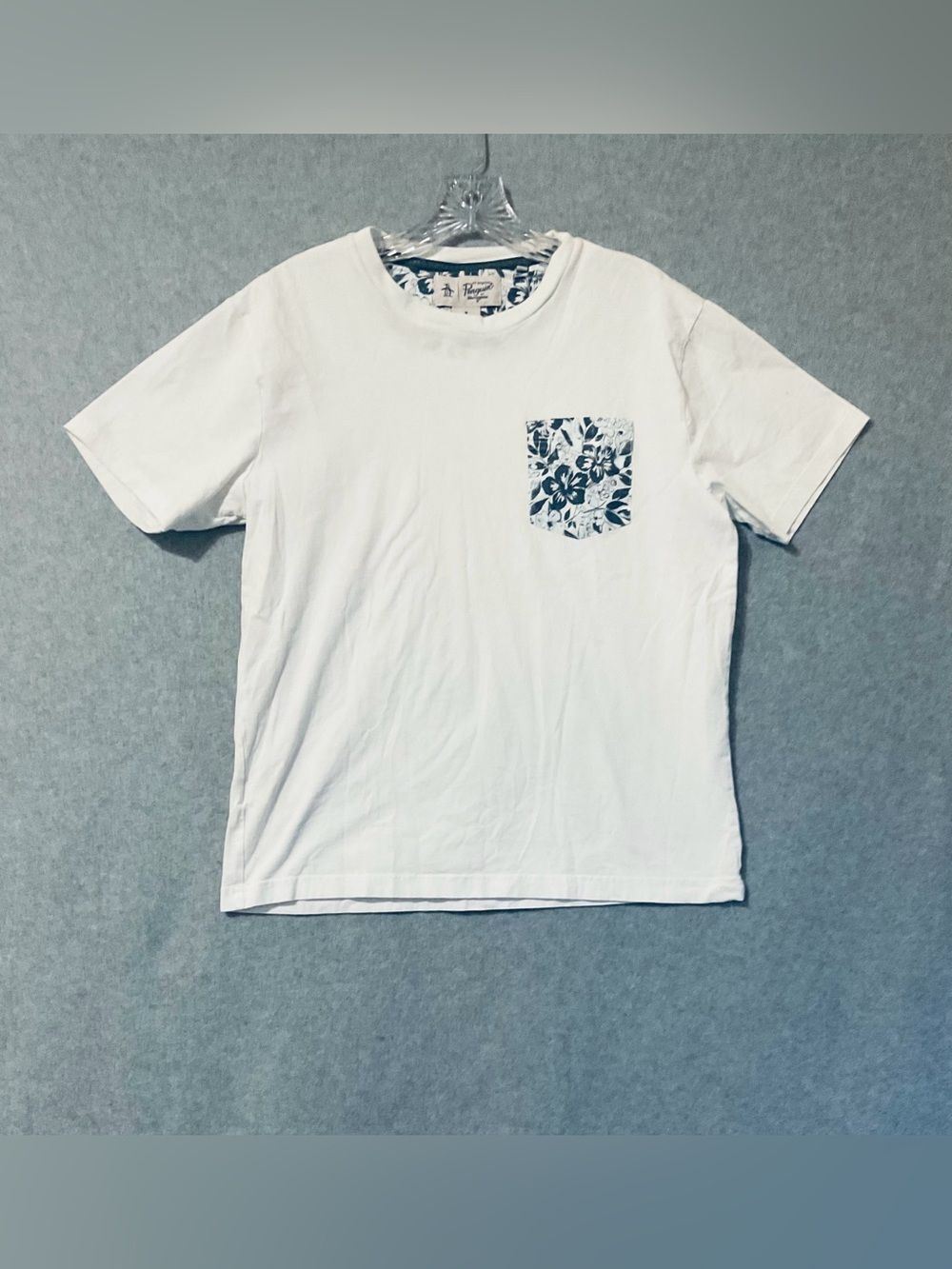 original penguin Men's White Pocket Tee with Navy Floral Accent SZ M